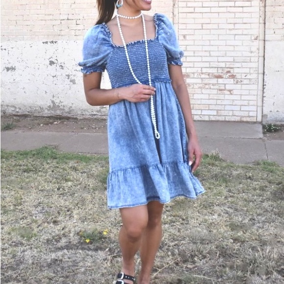 GeeGee Dresses & Skirts - NWOT Chambray Ruffle Puff Sleeve Dress Size Large